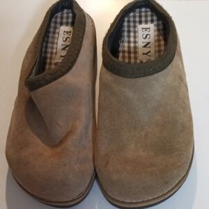 Women's ESNY Suede Tan Slip-On Shoes. Size 10